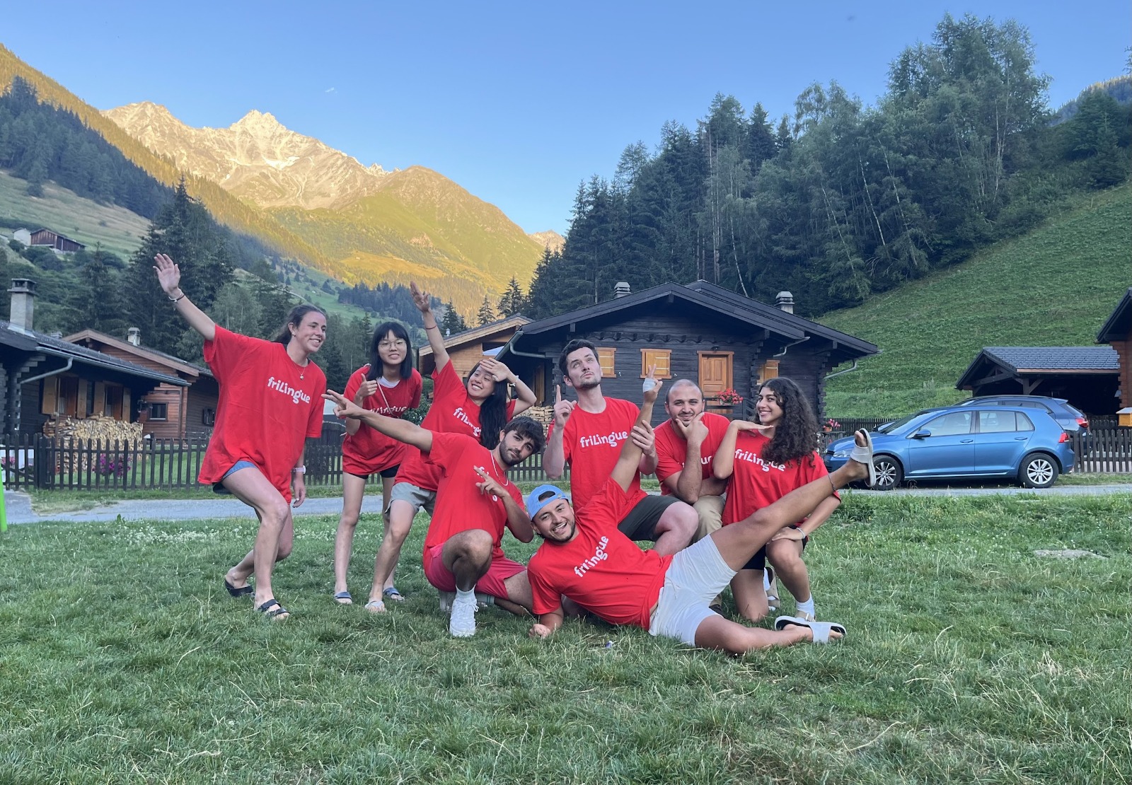 Gruppe von Jugendlichen im Freien